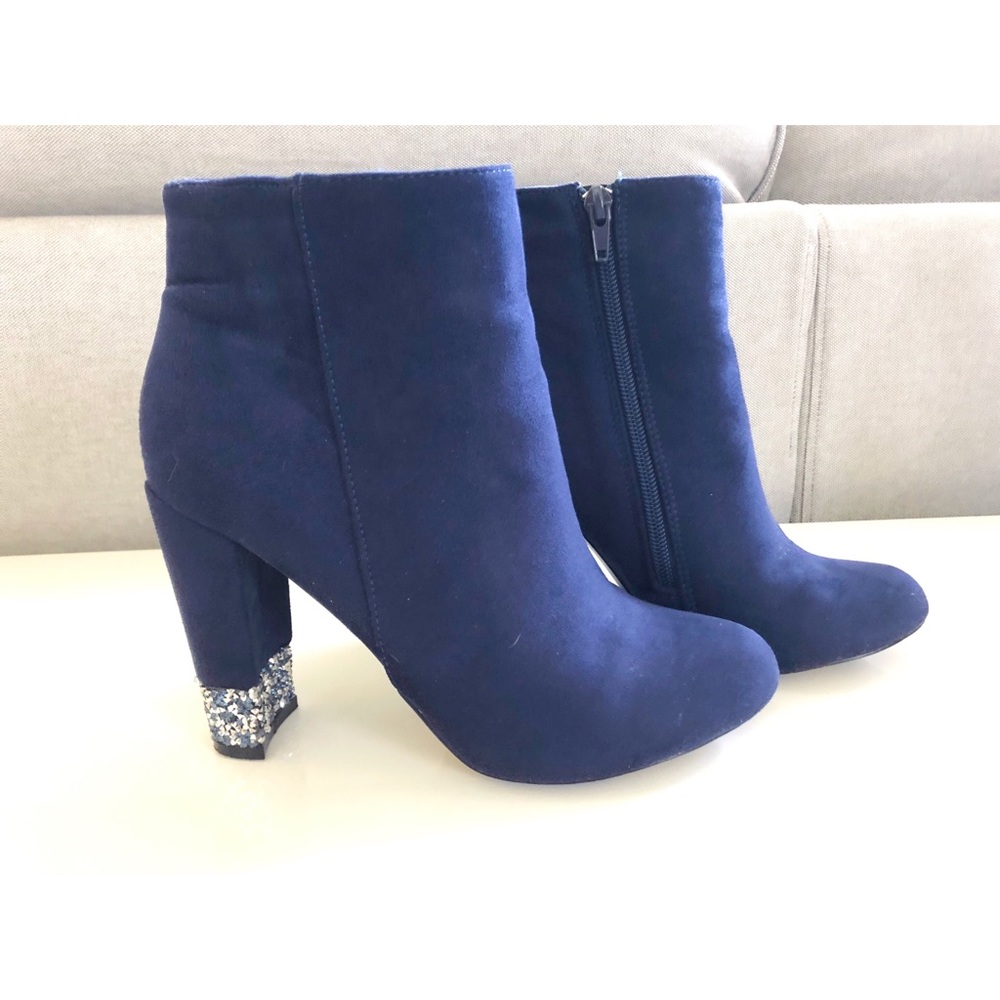 XOXO Yardley Block Heel Ankle Booties